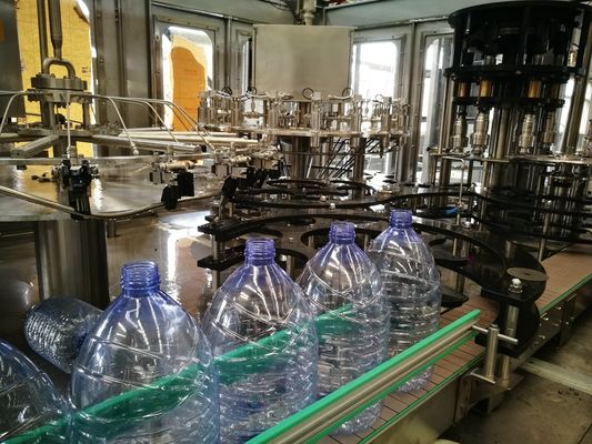 0.5L macchine di rifornimento di plastica dell'acqua in bottiglia dell'ANIMALE DOMESTICO 32000 BPH